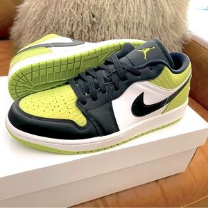 Jordan 1 Low Snakeskin Men’s Size 9.5 Jordan Low WMNS SIZE 11 Vivid Green. New